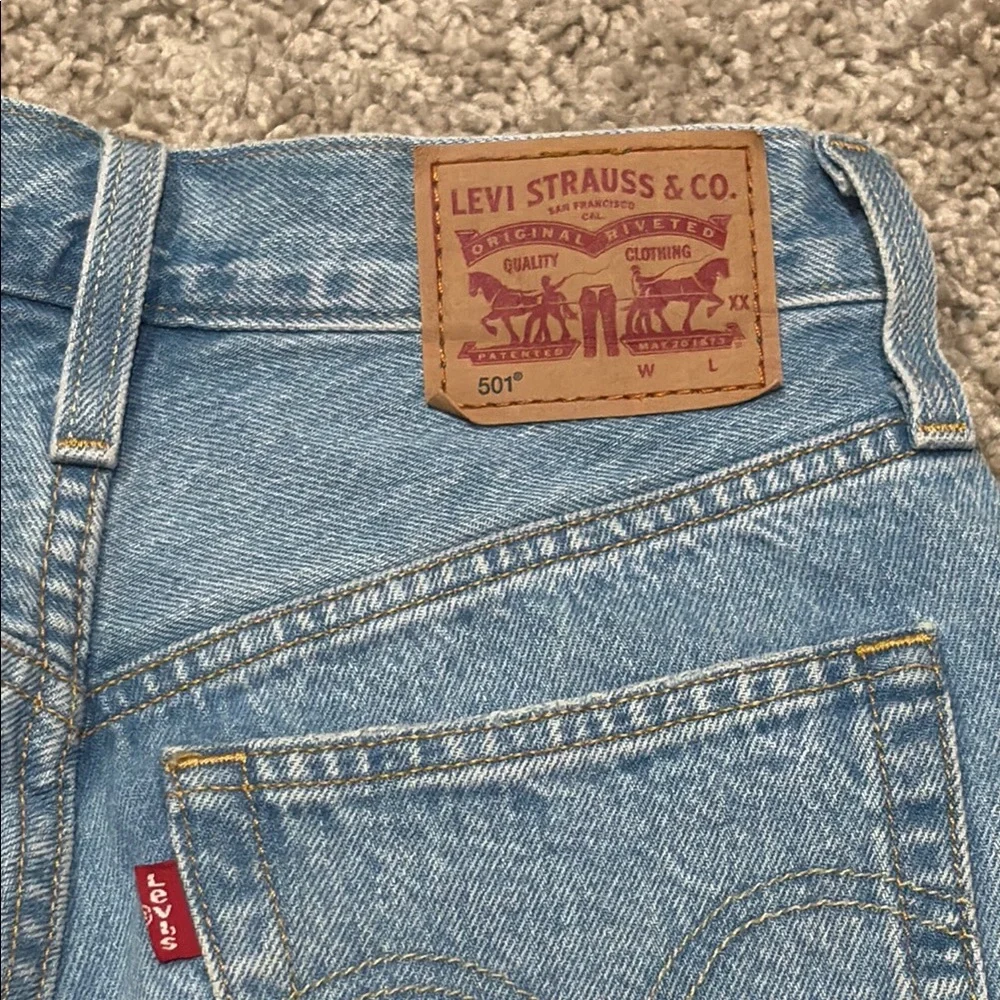 501 Original Levi’s Denim Blue Women's Cut off Shorts - Picture 3 of 4